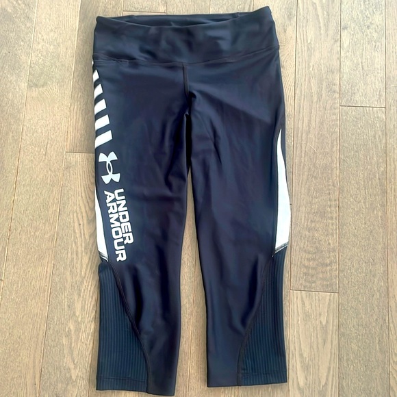 Under Armour Women's Compression HeatGear® No-Slip Waistband Capris - Picture 2 of 10